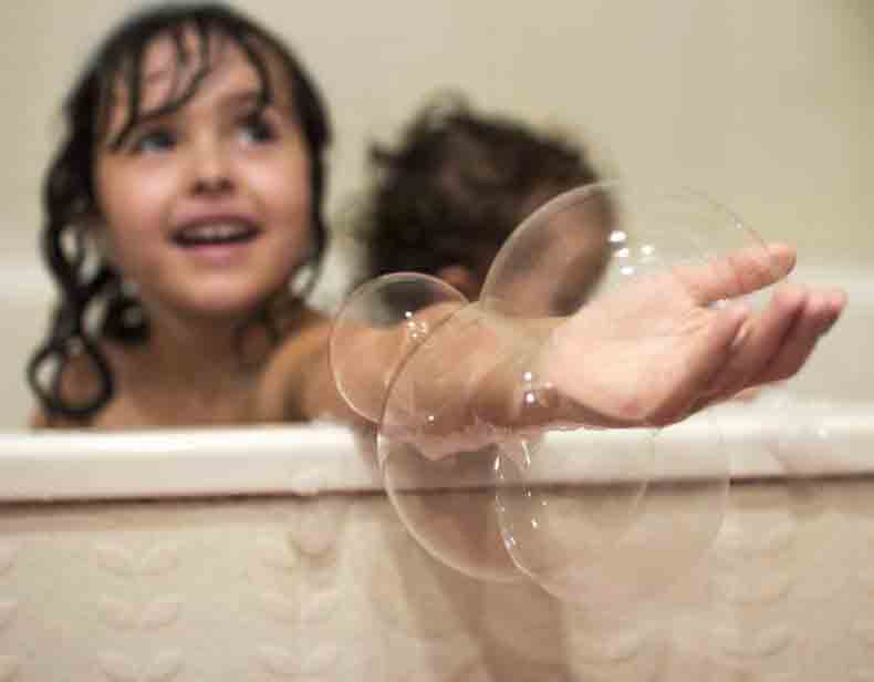 家有小孩，浴缸应该怎么选？
